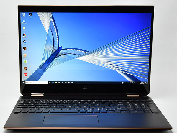 液晶パネルは狭額縁の4K UHD液晶ディスプレイ(最大3840×2160、最大1677万色)IPSマルチタッチ。