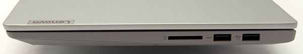 本体右側部。右からUSB 3.0×2、4-in-1メディアカードリーダー。