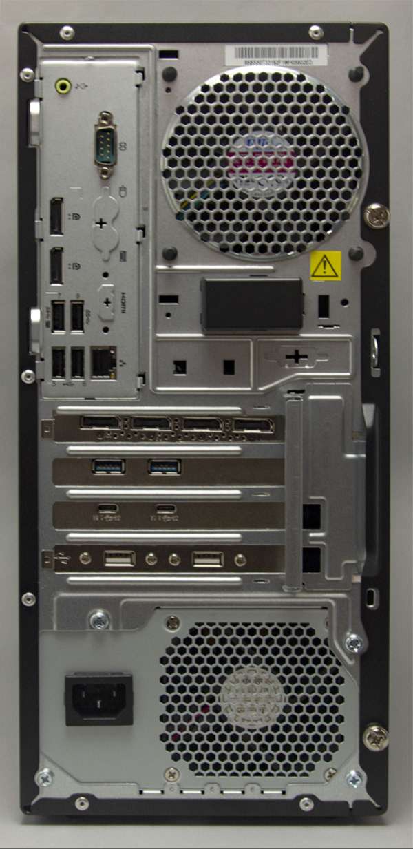 背面部分。PCIスロットは4つともカスタマイズで利用中。