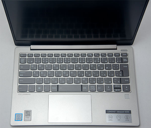 大きなタッチパッドにキーボードの押し加減は指にフィットして使いやすい。