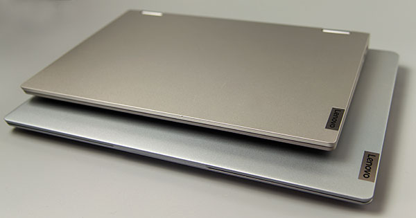 14型IdeaPad Flex 550 14型との大きさ比較。
下がIdeaPad Slim 560 Pro(16)になります。