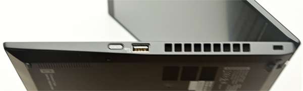 本体右側部。右からセキュリティ・キーホール、排熱口、USB 3.1 Gen1 (Powered USB)、電源ボタン。
