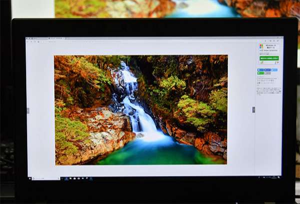 X280のフルHD画面が表示画面を複製するで4K表示になる。