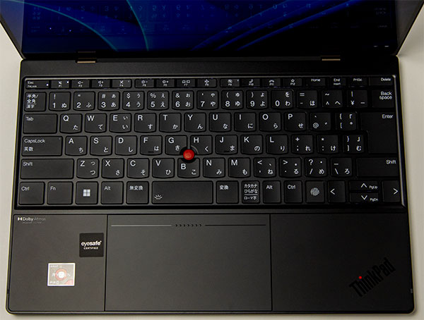 大きなタッチパッドにキーボタンの押し加減はThinkPadシリーズの特長で指にフィットして使いやすい。